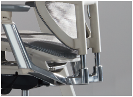 一把跟隨脊柱  生長的椅子